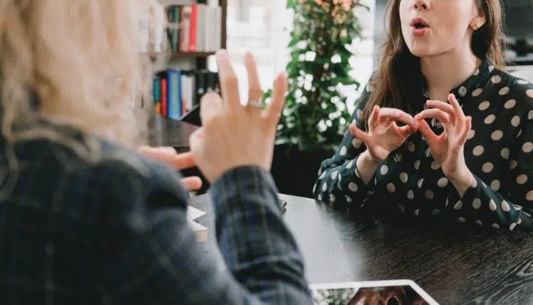 Apprendre la langue des signes en ligne