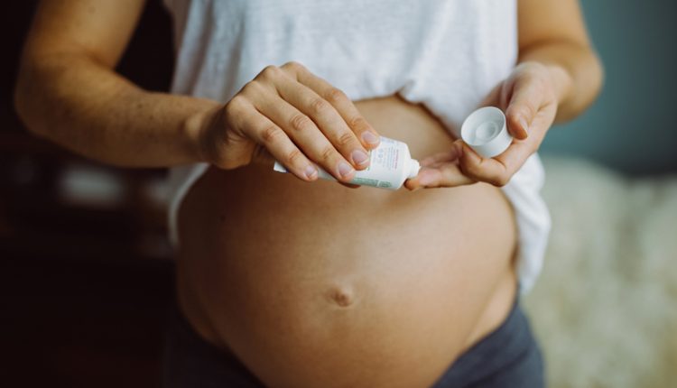 Quels sont les cosmétiques à bannir chez les femmes enceintes