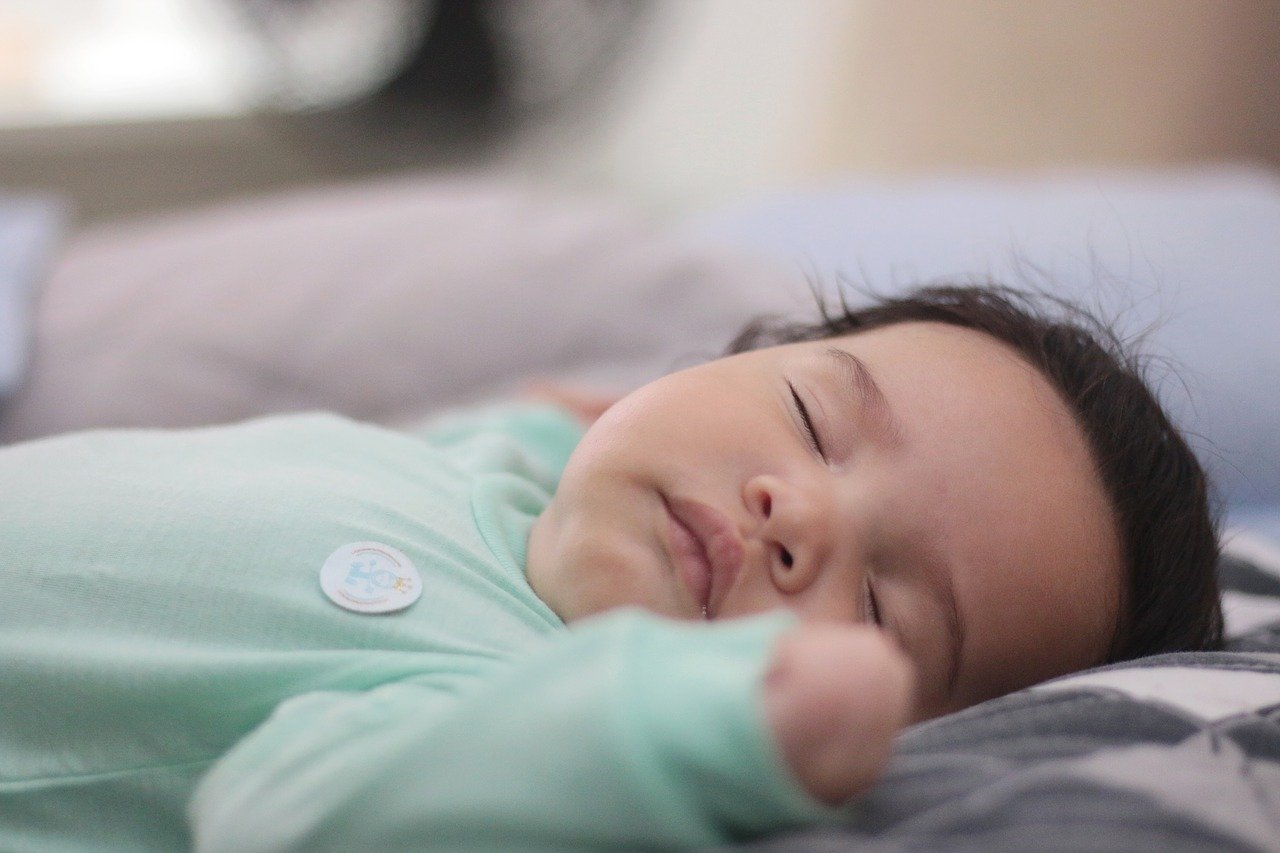 Un bébé qui dort