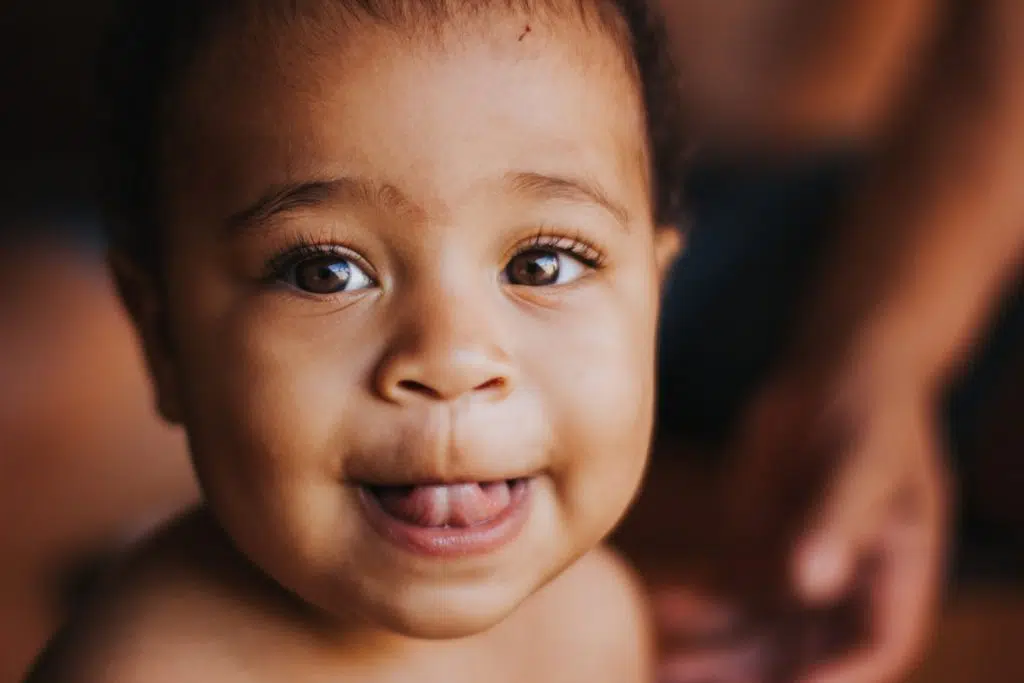 bébé heureux
