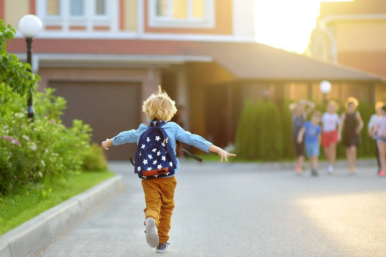 enfant sac à dos vacances