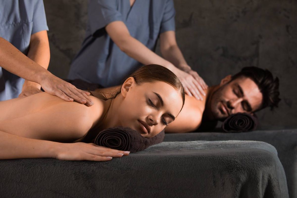 Thalasso spa massage couple