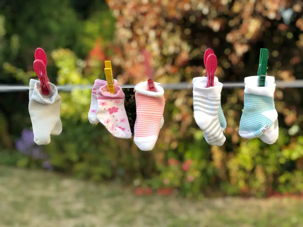 Du linge de bébé etendu