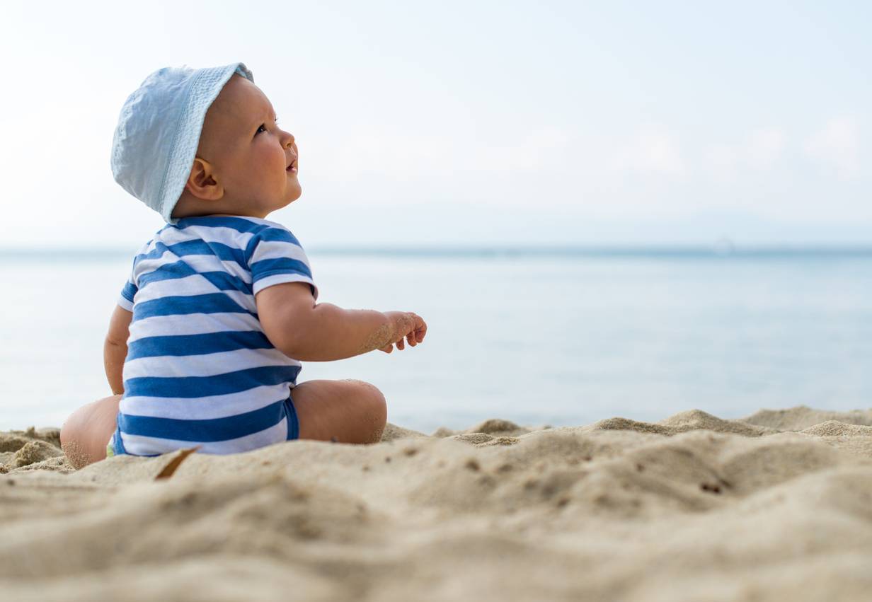 combinaison anti-UV bébé plage